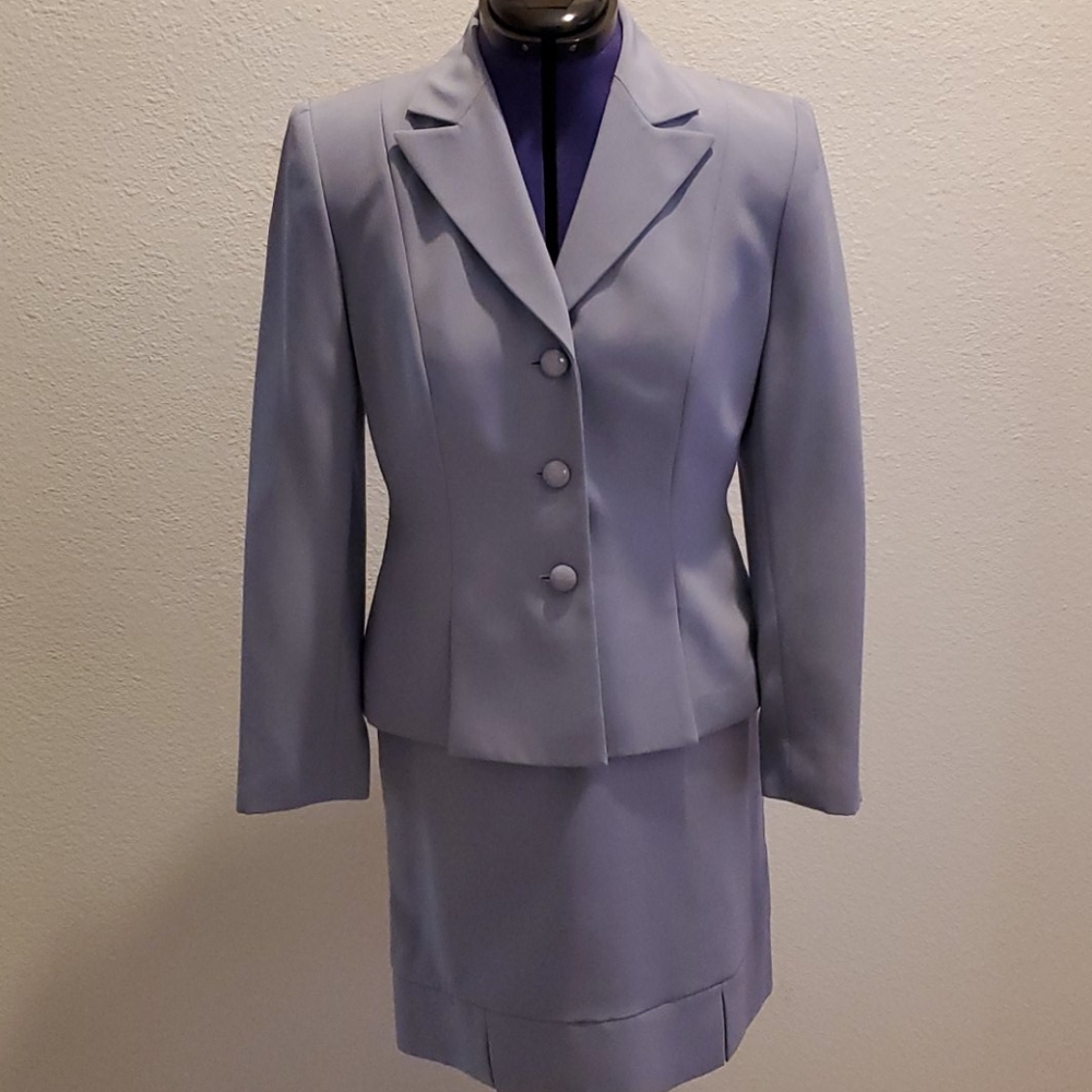 Liz Claiborne Lavender 2pc Skirt Suit